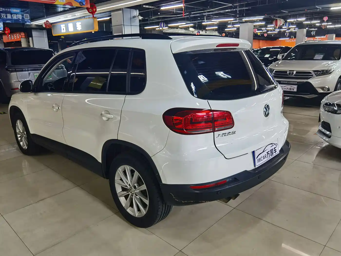 VOLKSWAGEN TIGUAN