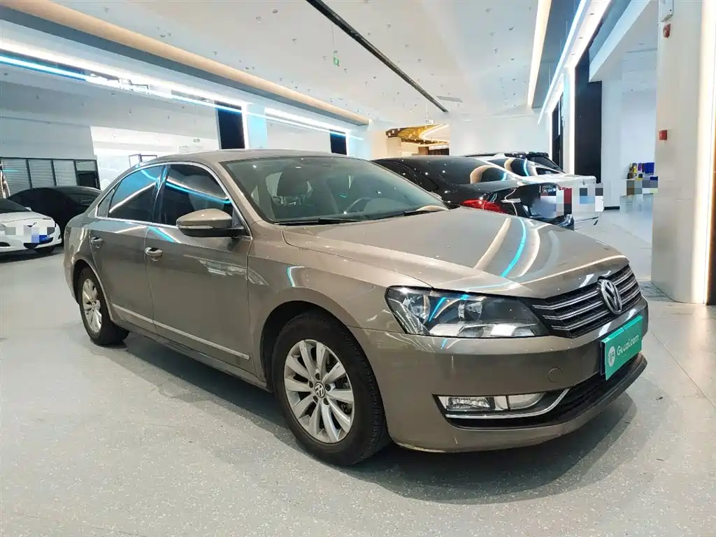 Volkswagen Passat 2014 1.8TSI DSG Luxury Edition фото 4