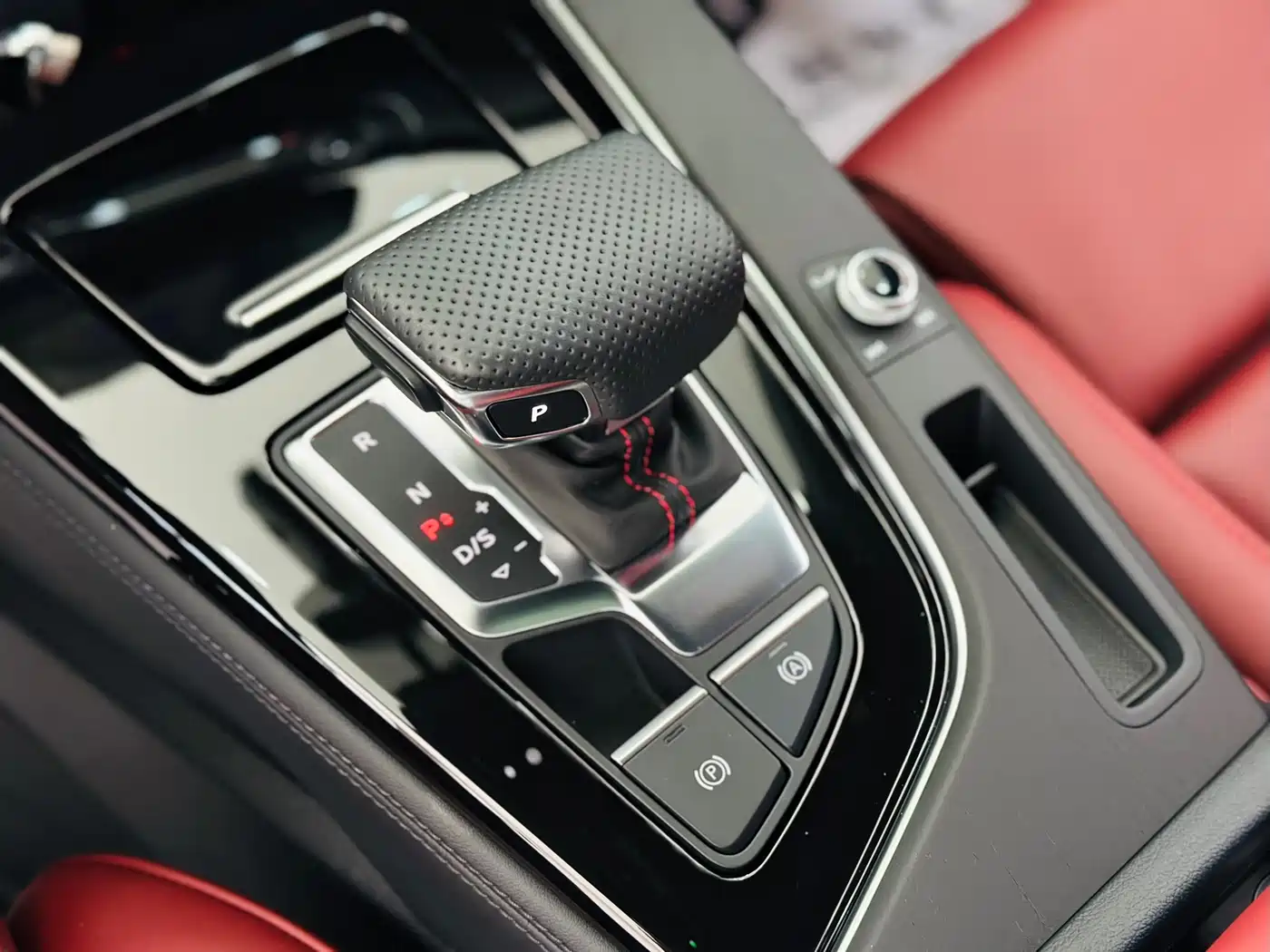 Audi A4L 2025 2025 2 Million Celebration Edition 40 TFSI Luxury Dynamic