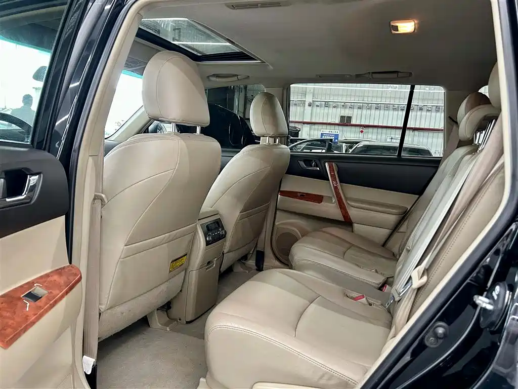 Toyota Highlander 2012 2.7L 2WD 7-Seater Luxury Edition фото 10