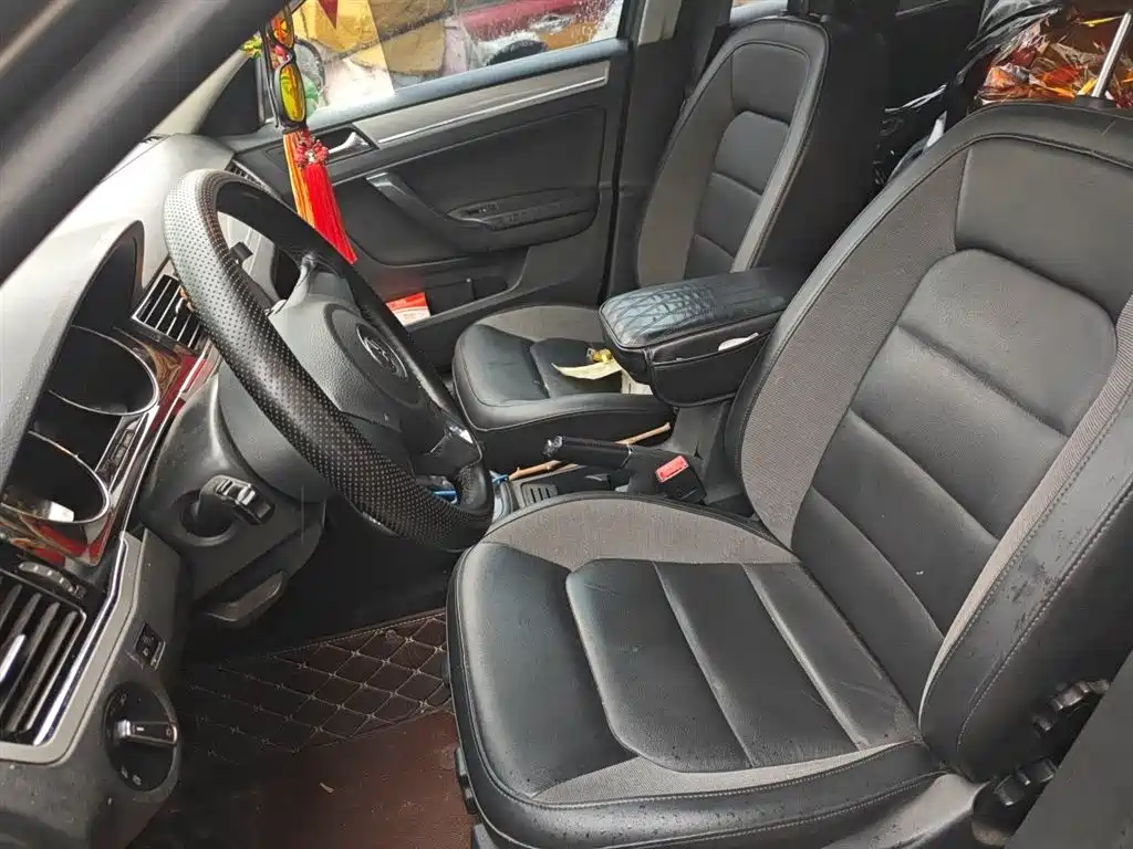 Volkswagen Bora 2014 1.6L Automatic Comfort Edition фото 8