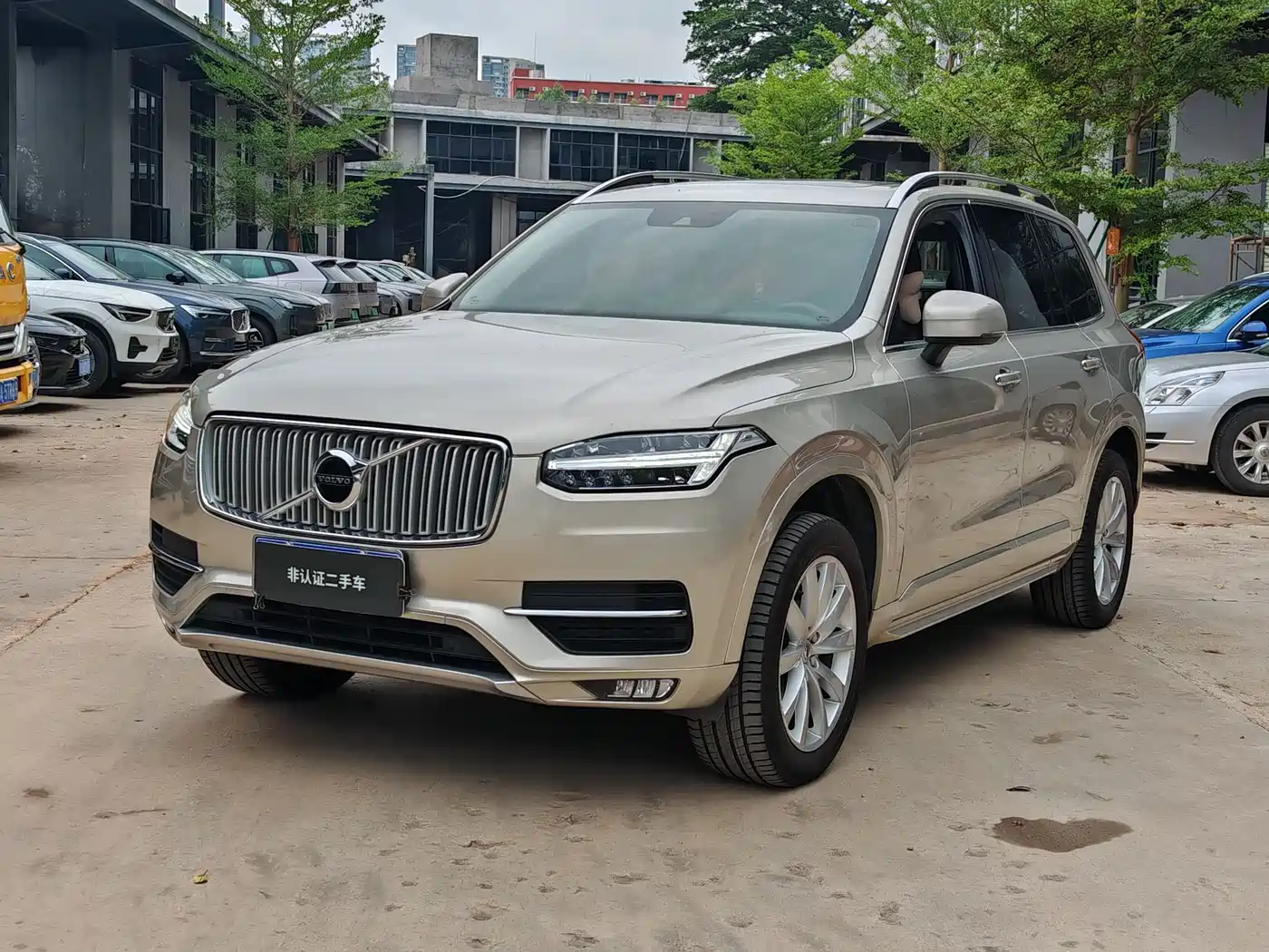 VOLVO XC90