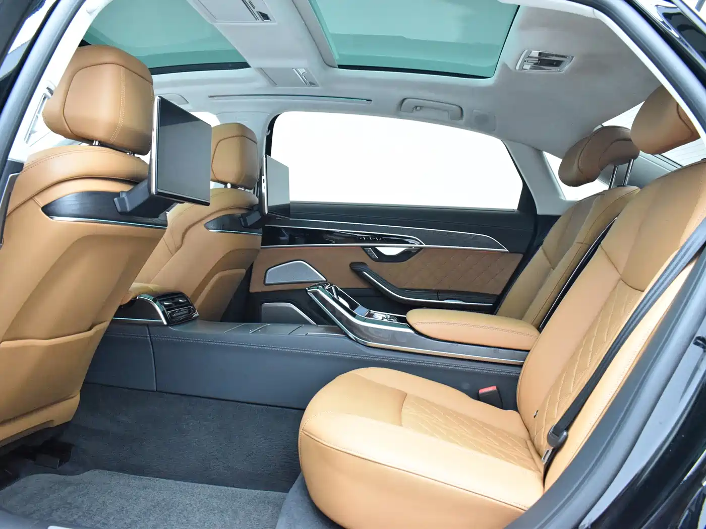 Photo 15 - Audi A8