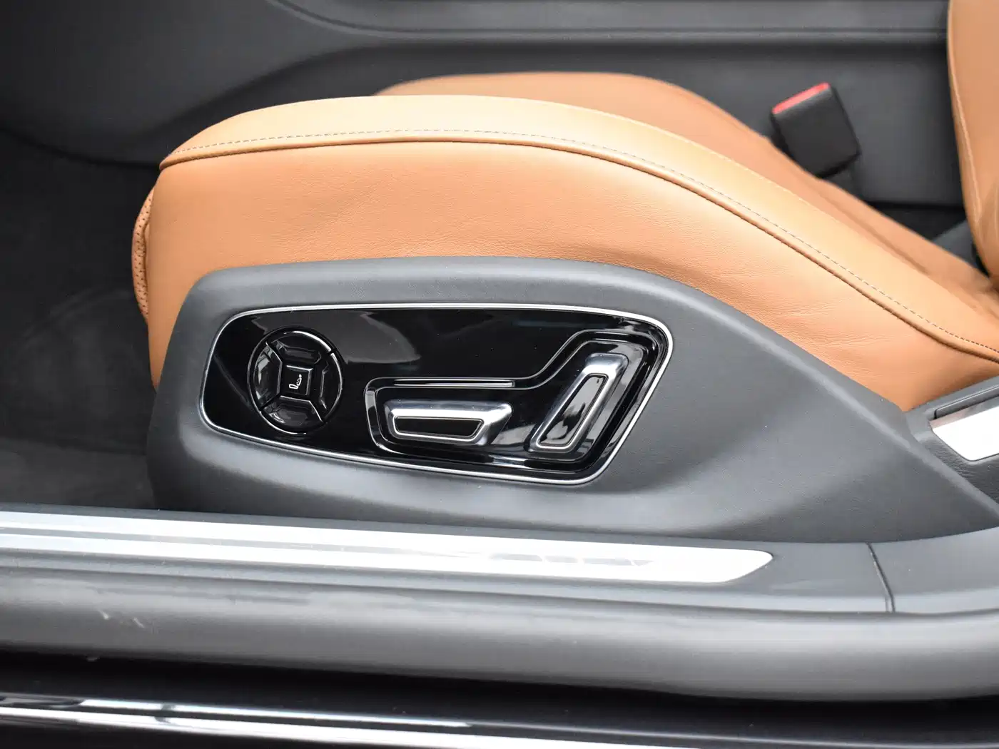 Photo 16 - Audi A8
