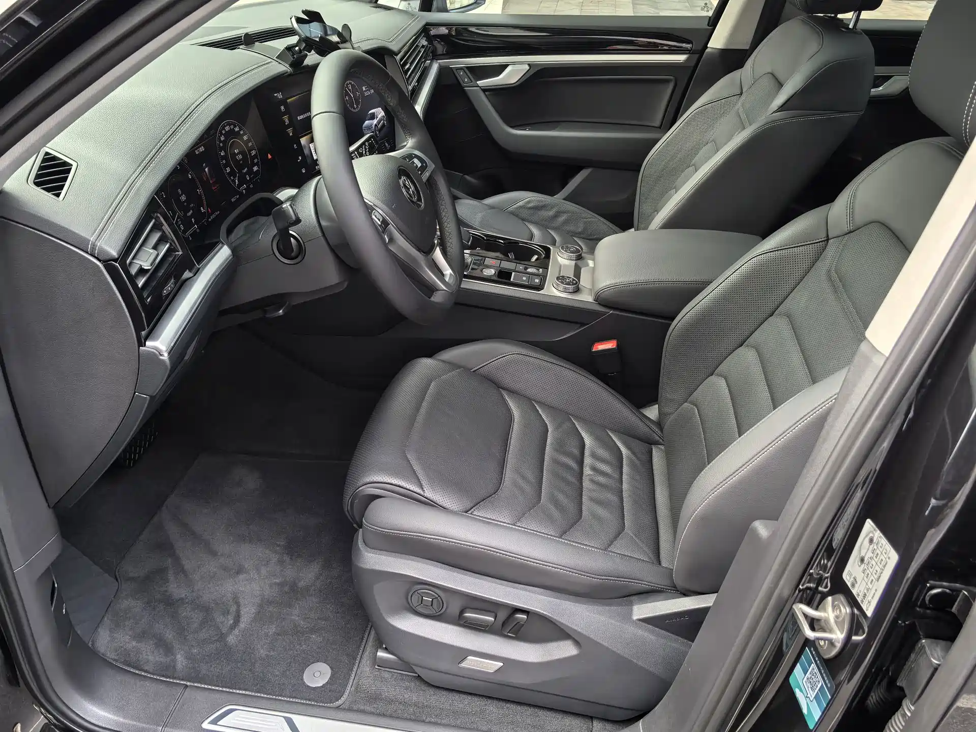 Фото 26 - Volkswagen Touareg