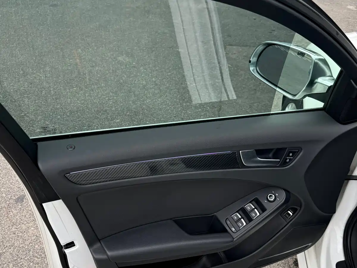Фото 5 - Audi A4L