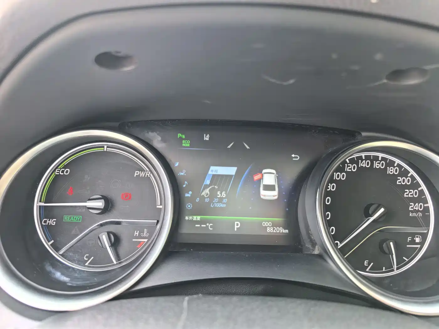 Toyota Camry 2018 Hybrid 2.5HG Luxury Edition фото 13