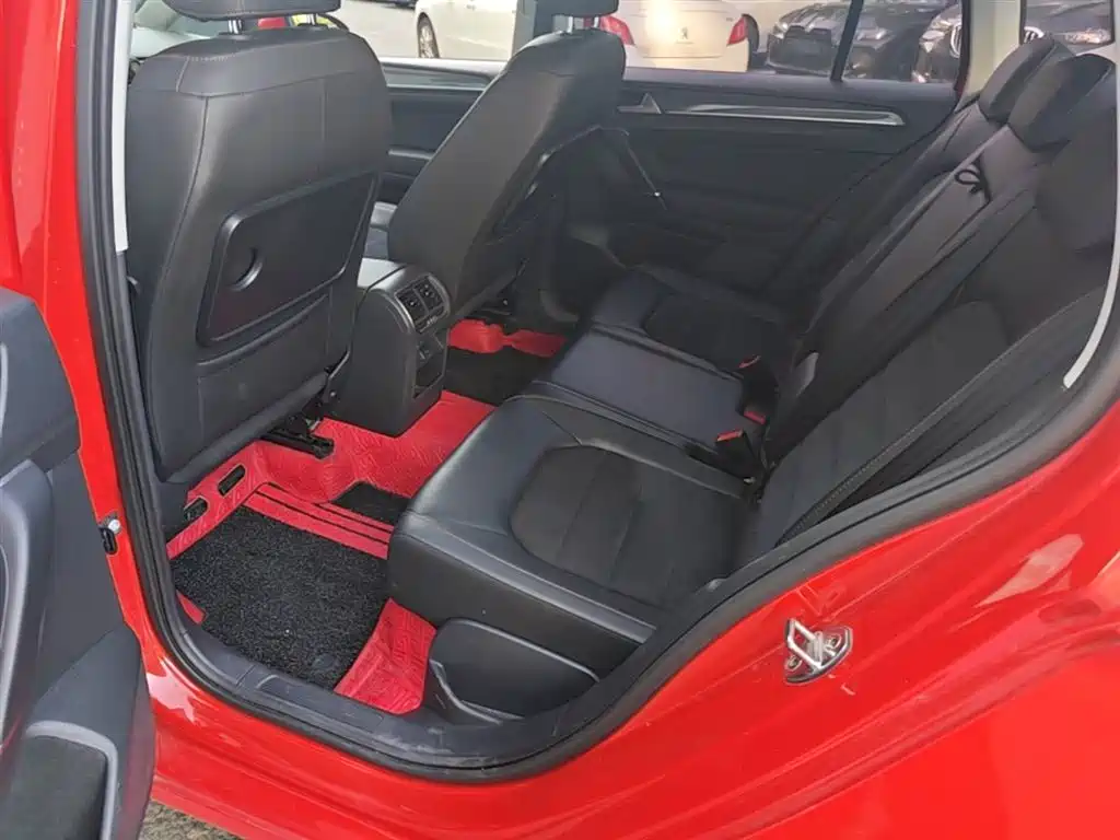 Volkswagen Golf Sportsvan 2018 230TSI Automatic Luxury фото 24