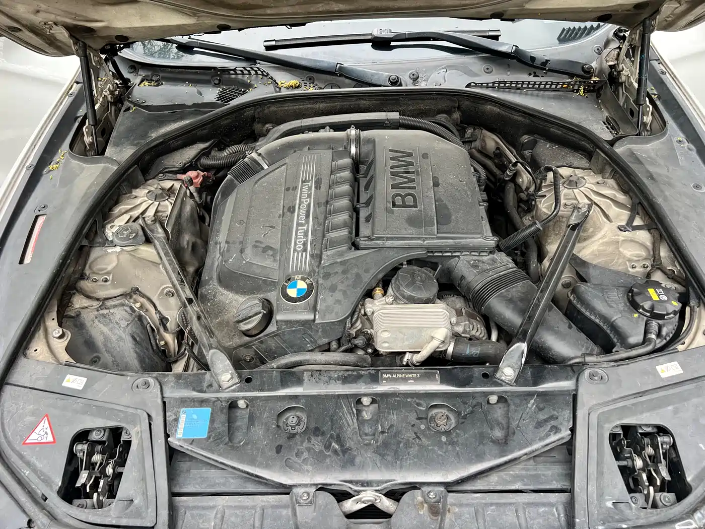 BMW 5 Series 2011 535Li Leading фото 25