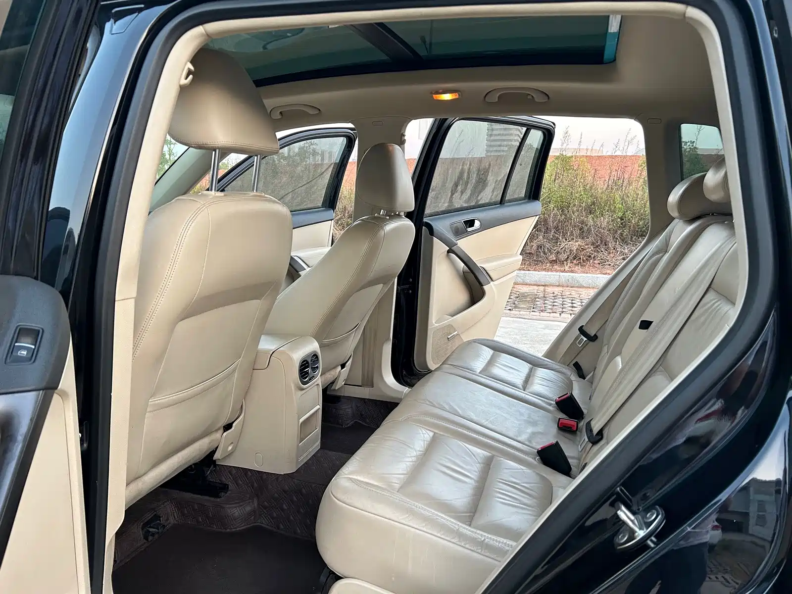 صورة 8 - Volkswagen Tiguan