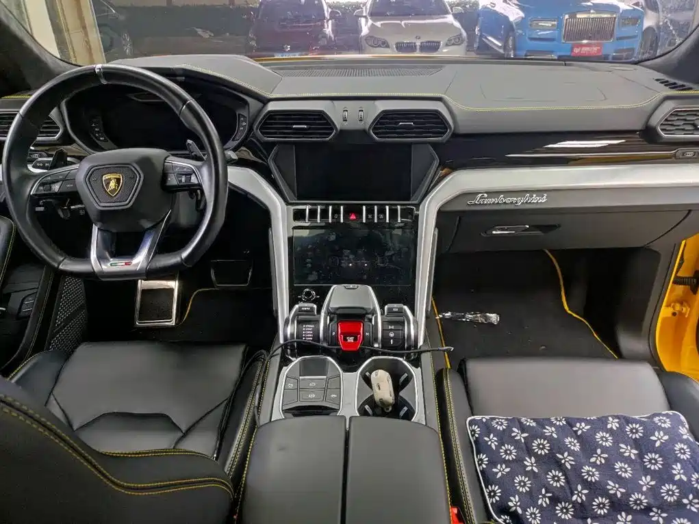 Photo 6 - Lamborghini Urus