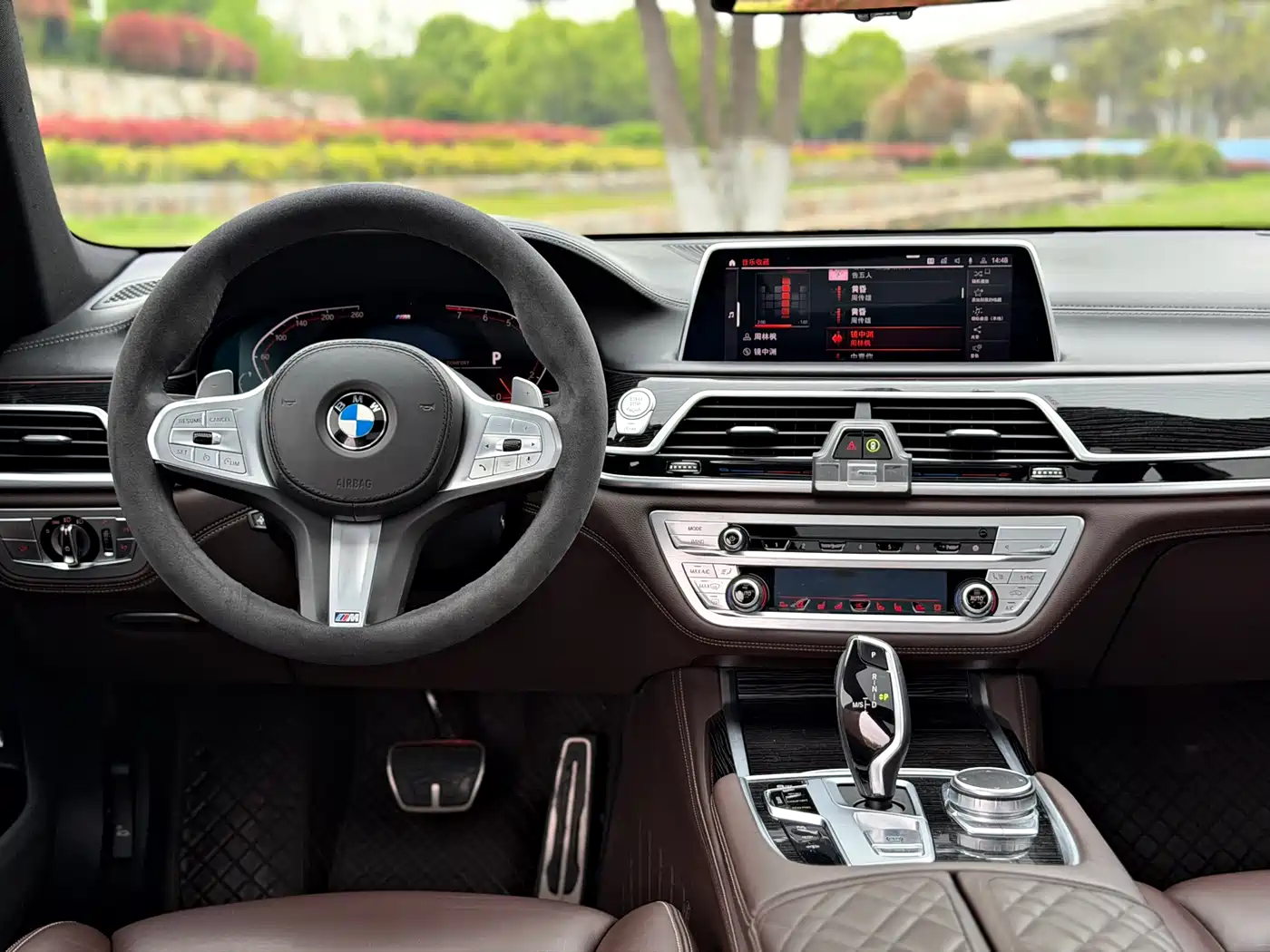 BMW 7 Series 2019 740Li Exclusive M Sport Package фото 8
