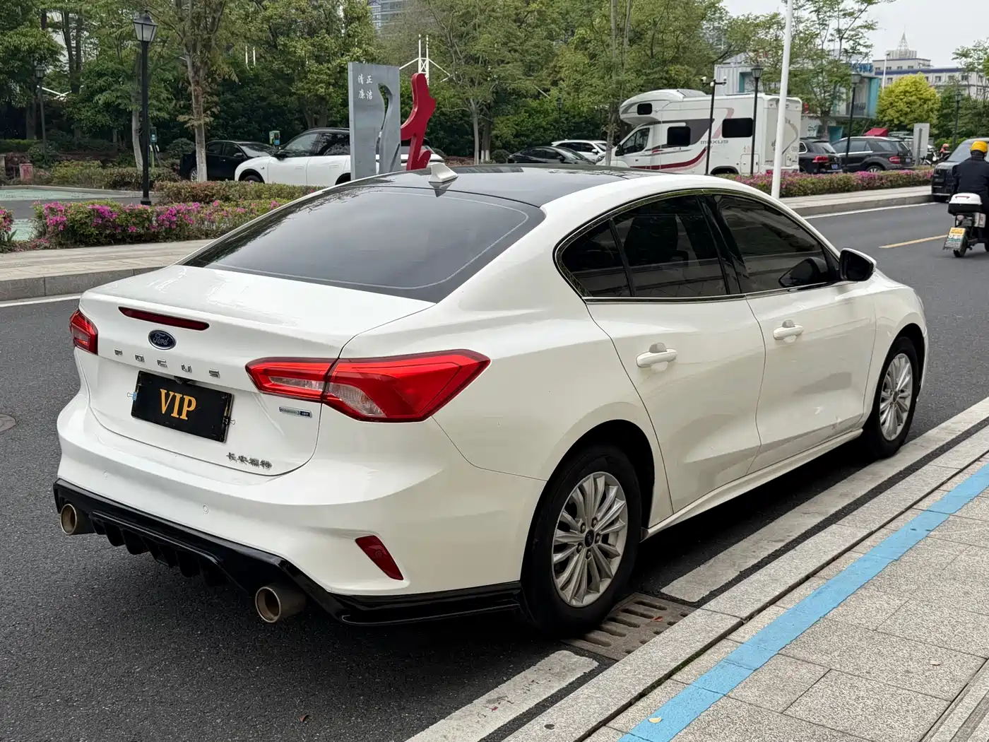 FORD FOX