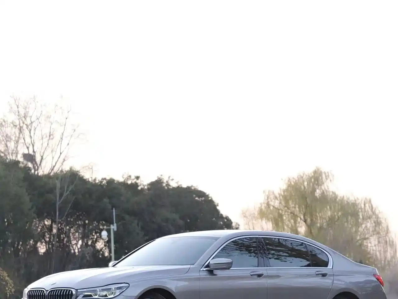 BMW 7 Series 2016 740Li Leading Edition фото 2