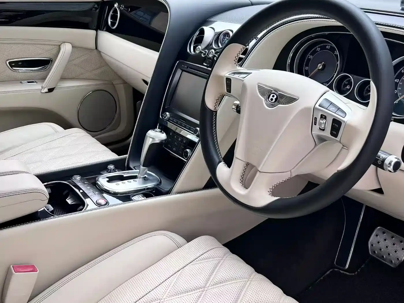 Bentley Flying Spur 2015 6.0T W12 Mulliner фото 6