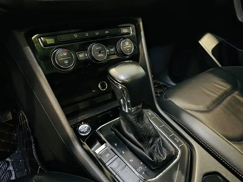 Volkswagen Tiguan L 2019 330TSI Automatic 2WD Panorama Comfort Edition China VI фото 11