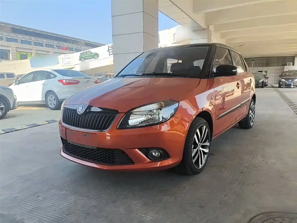 Škoda Fabia 2014 1.6L Automatic Sport Edition фото 2