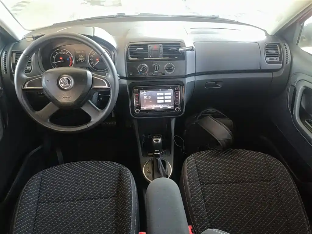 Škoda Fabia 2014 1.6L Automatic Sport Edition фото 10