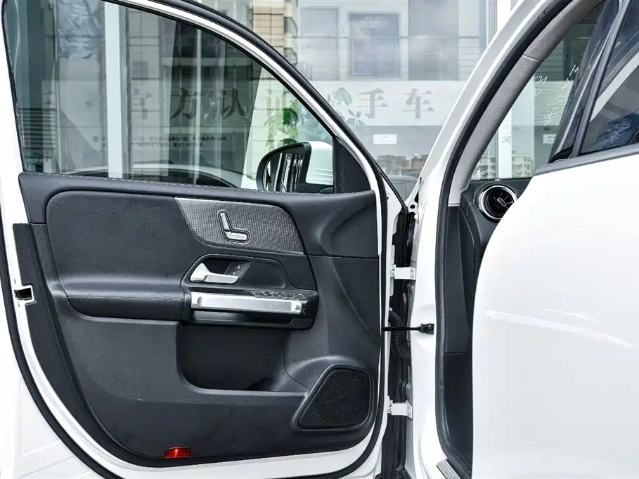 Фото 7 - Mercedes-Benz GLB