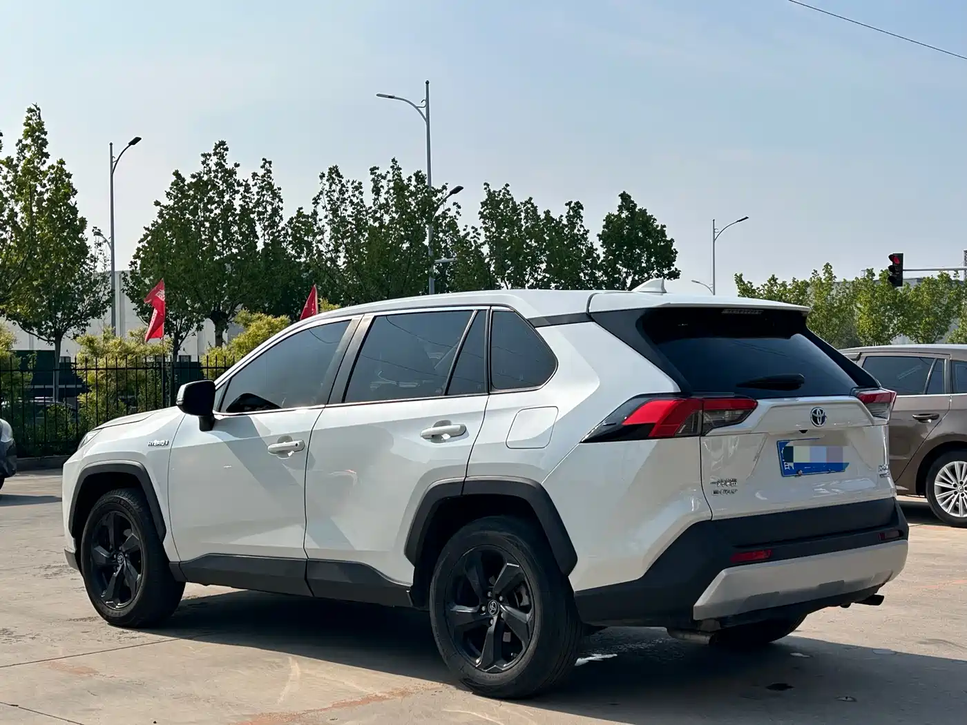 Toyota RAV4 Rongfang 2020 Hybrid 2.5L E-CVT 4WD Elite PLUS фото 12