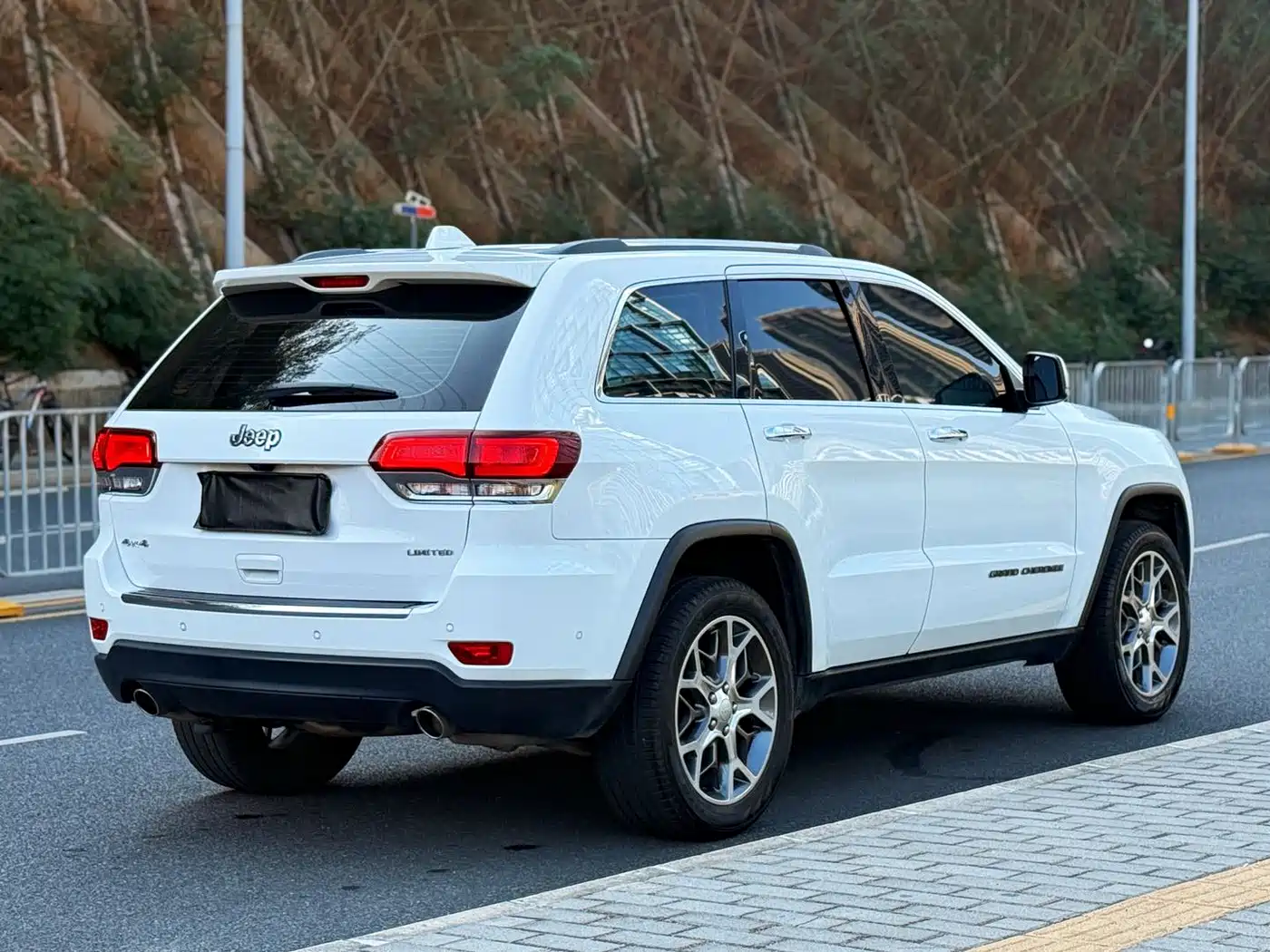 JEEP GRAND CHEROKEE