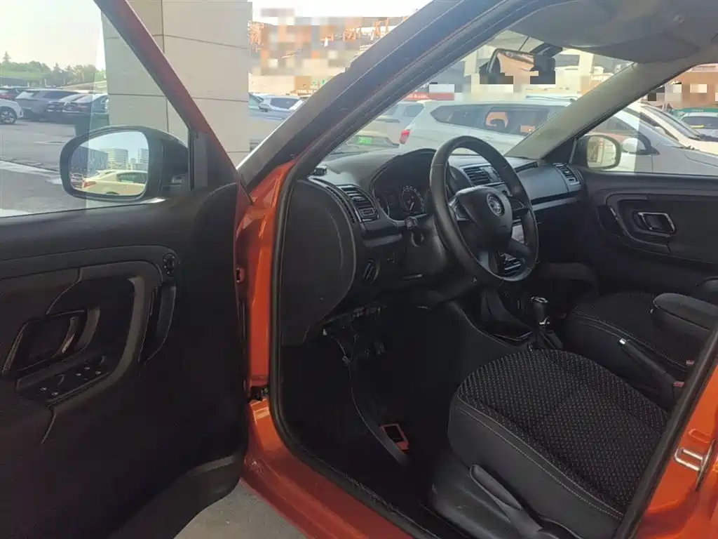 Škoda Fabia 2014 1.6L Automatic Sport Edition фото 16