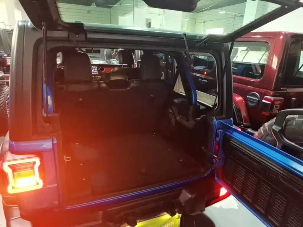 Фото 19 - Jeep Wrangler