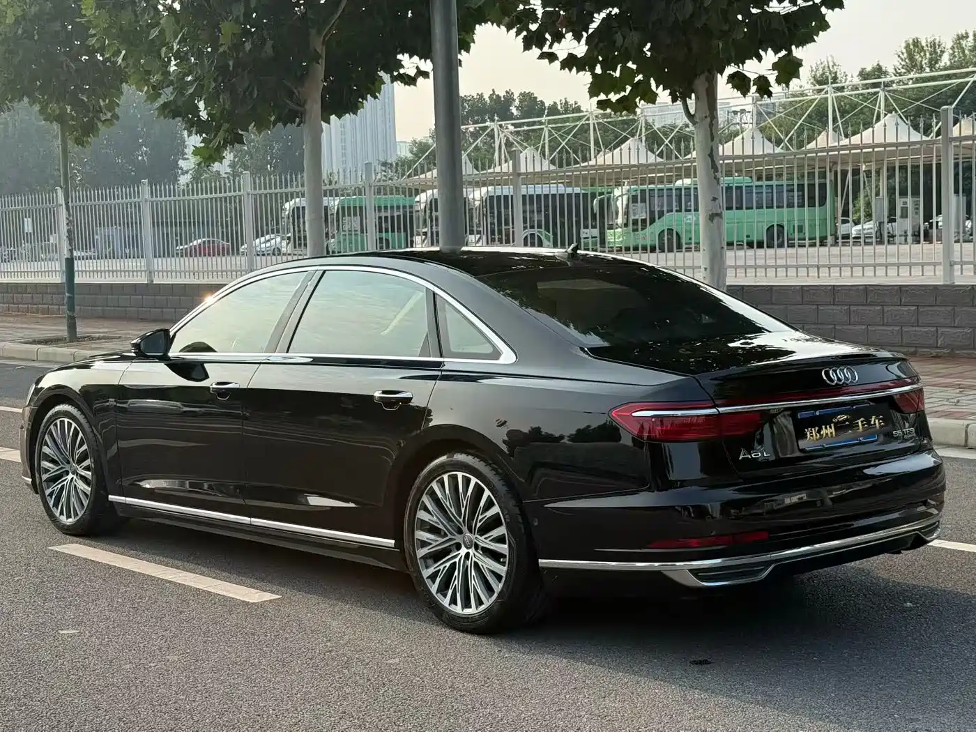 Фото 9 - Audi A8