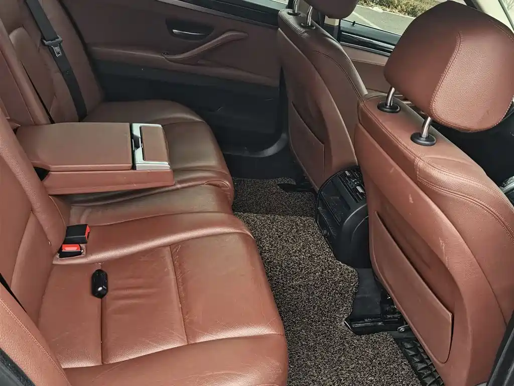 BMW 5 Series 2017 520Li Classic Edition фото 15