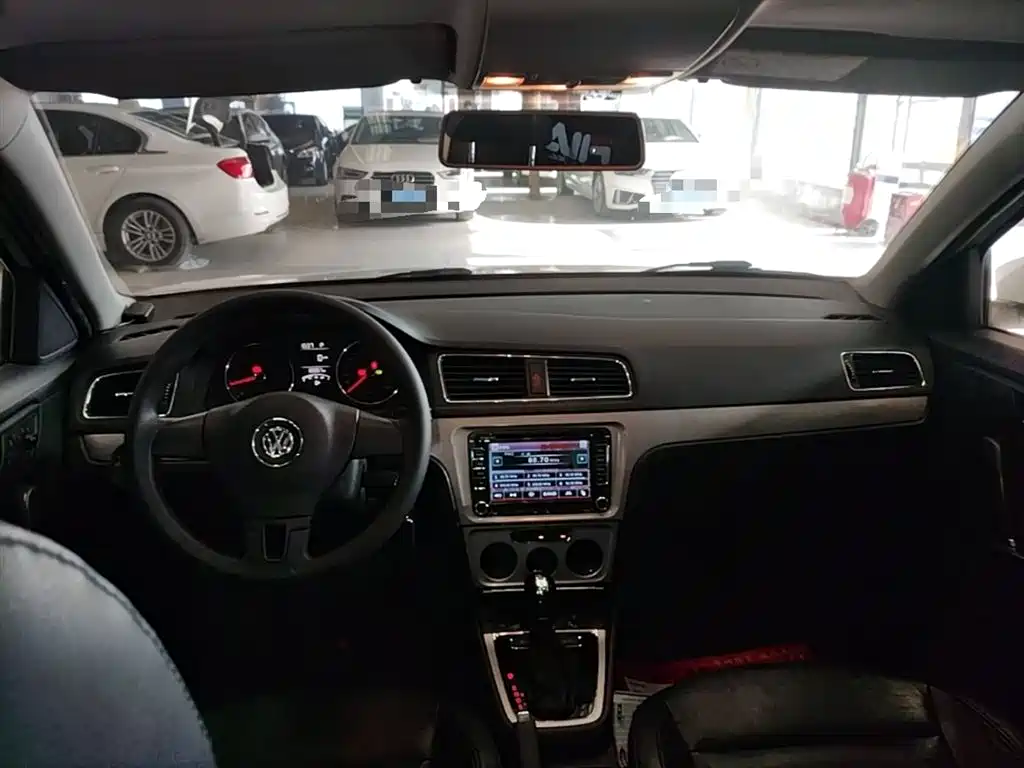 Volkswagen Lavida 2013 Facelift Classic 1.6L Automatic Comfort фото 10