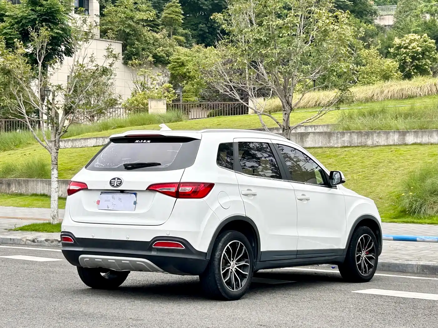 FAW Senya R7 2017 2016 1.6L Manual Intelligent