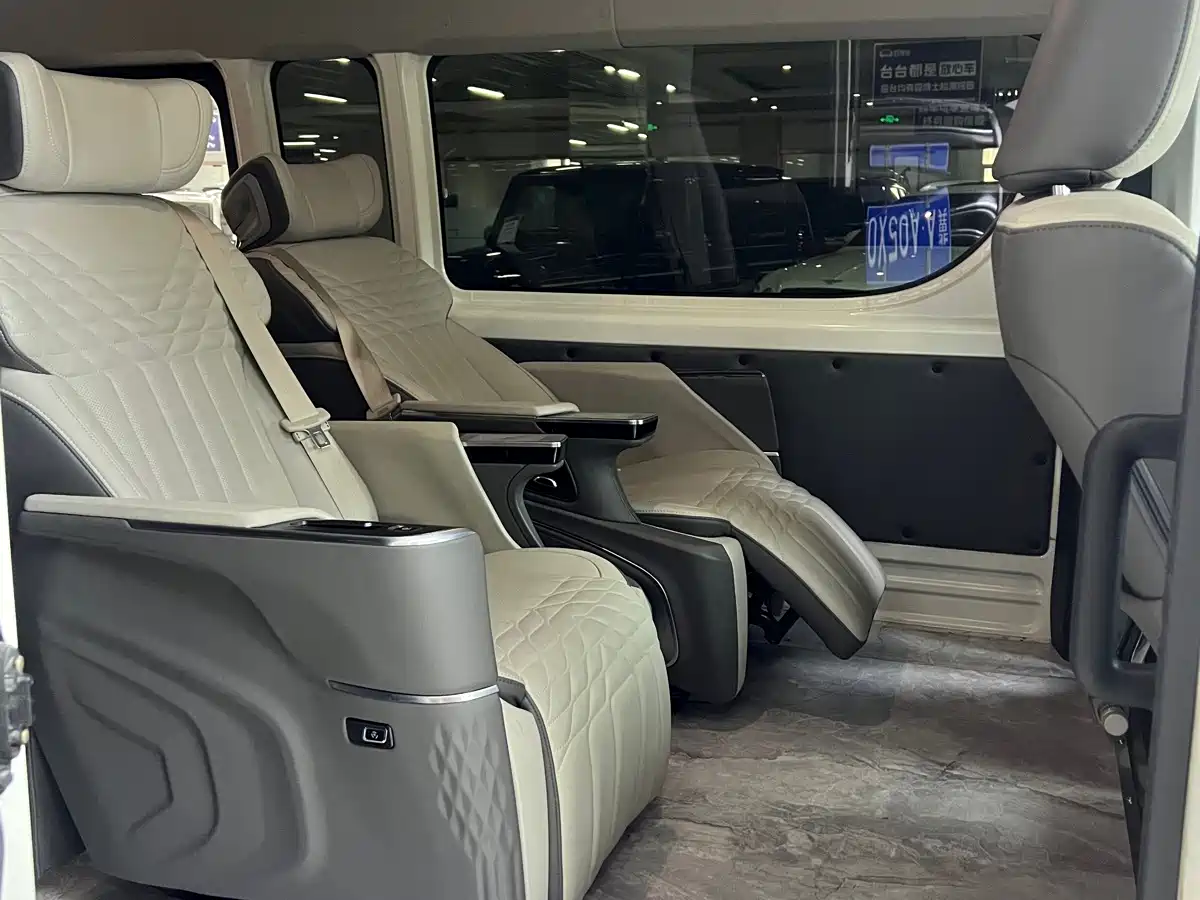 Toyota HIACE 2024 2021 3.5L Automatic 7-Seater
