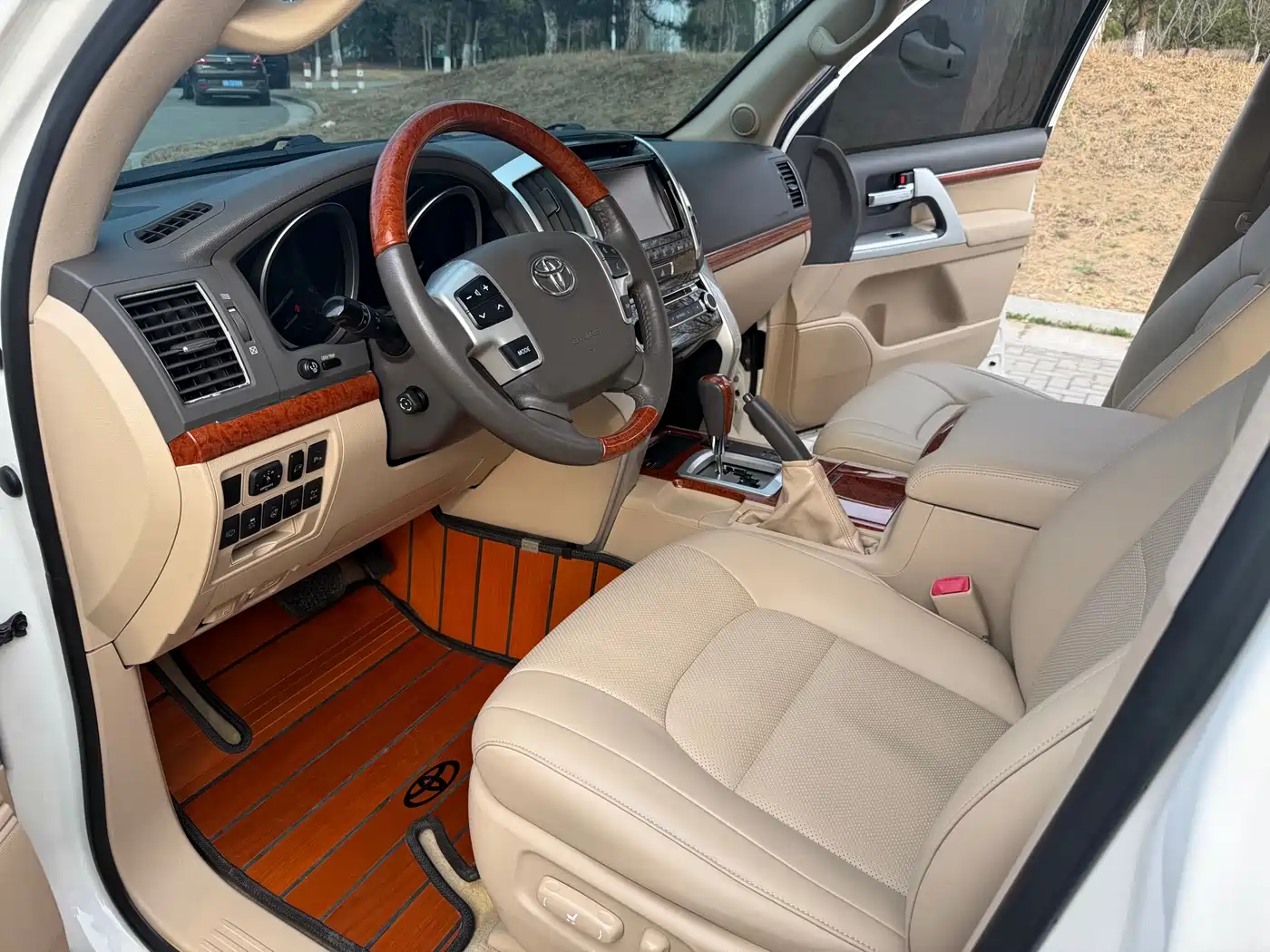 Toyota Land Cruiser 2012 4.6L Automatic VX-R фото 15