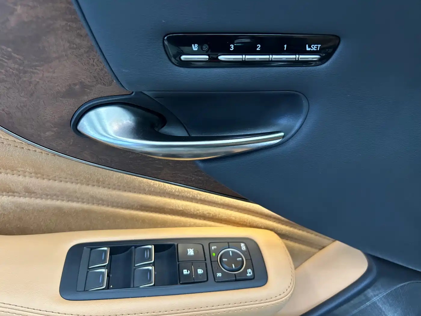 Lexus LS 2021 500h Excellence Edition фото 13