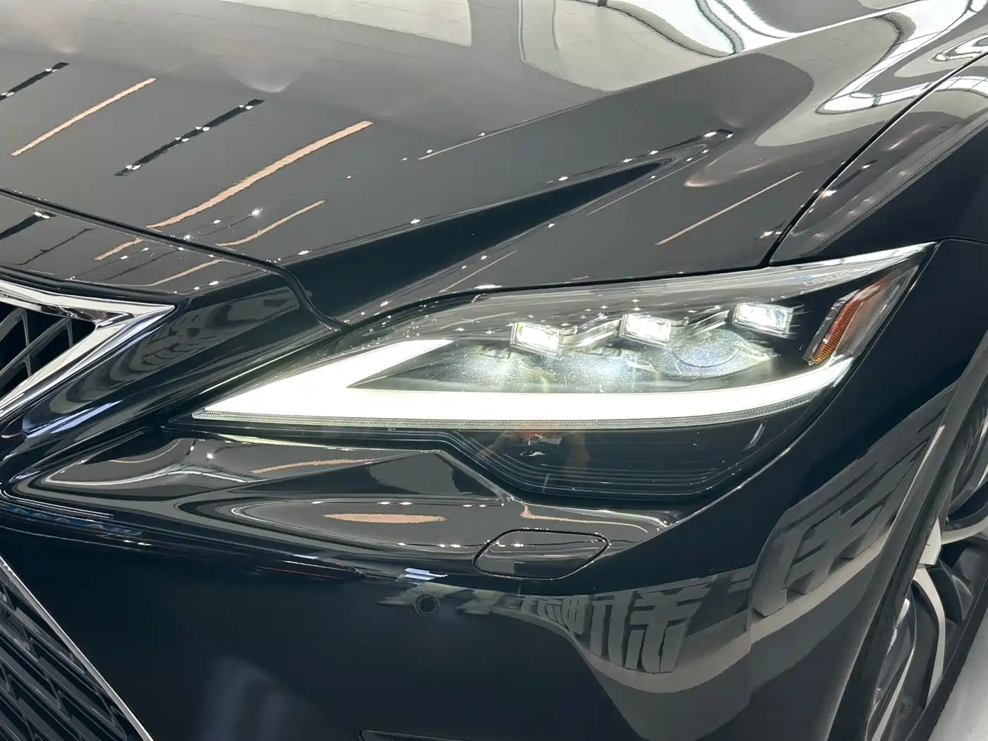 Lexus LS 2021 500h Excellence Edition фото 23
