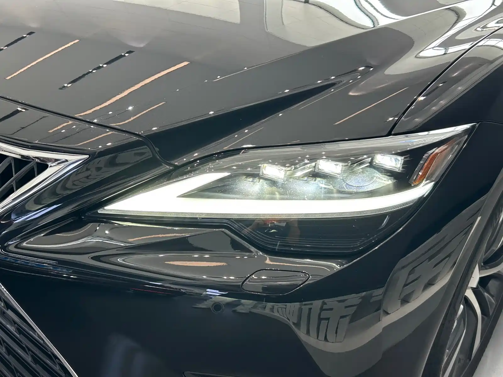 Фото 23 - Lexus LS