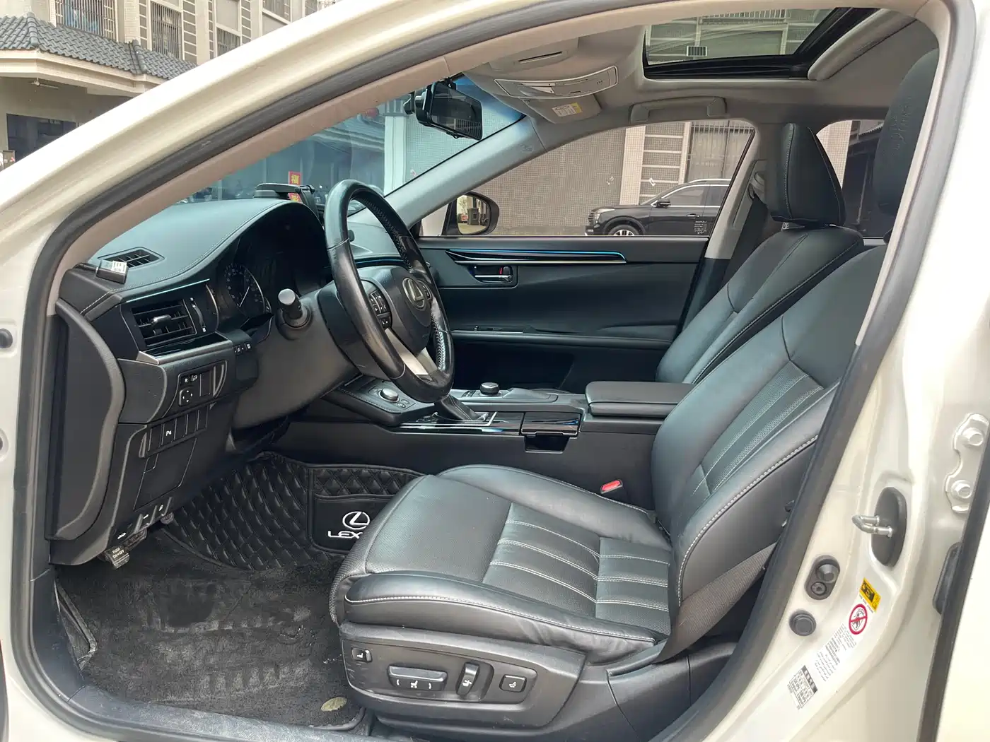 Lexus ES 2015 200 Elite Edition фото 8