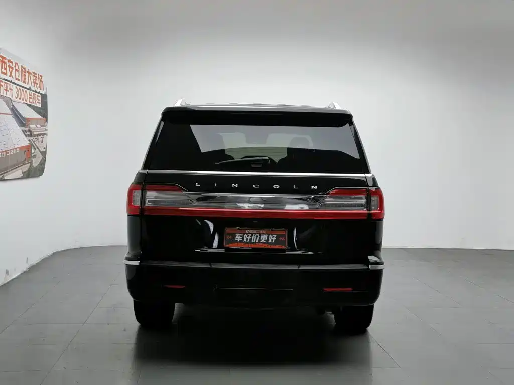 Фото 4 - Lincoln Navigator