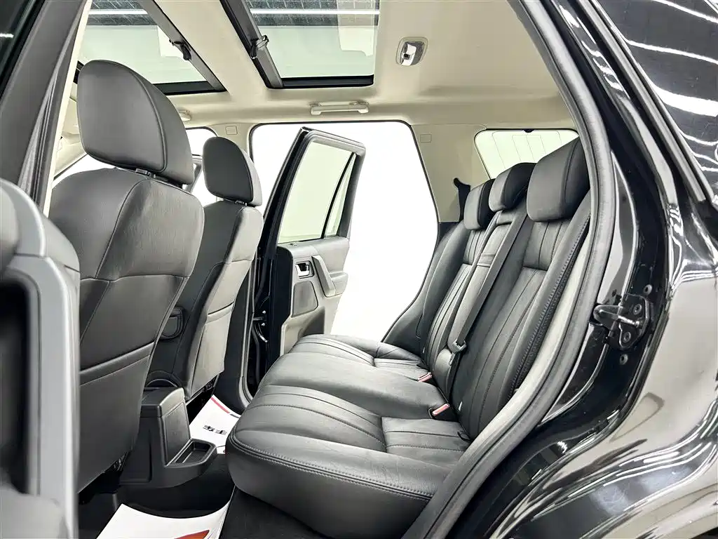 Land Rover Freelander 2 2013 2.0T Si4 SE Petrol Version фото 6