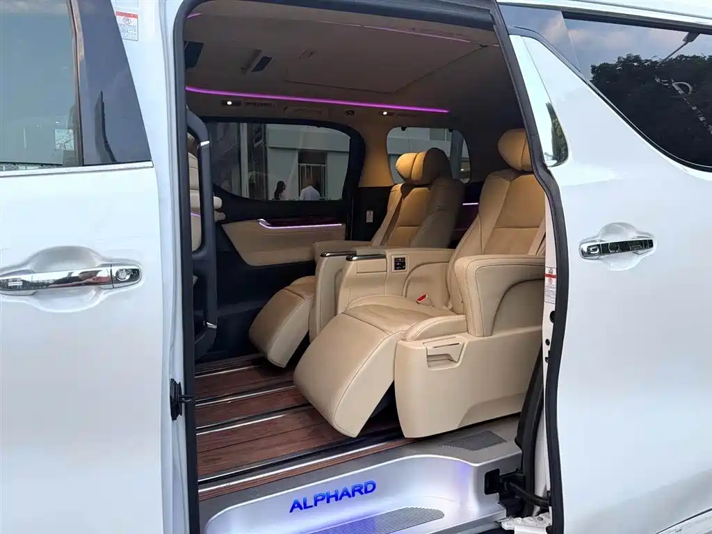 Toyota Alphard 2021 Hybrid 2.5L Luxury фото 7