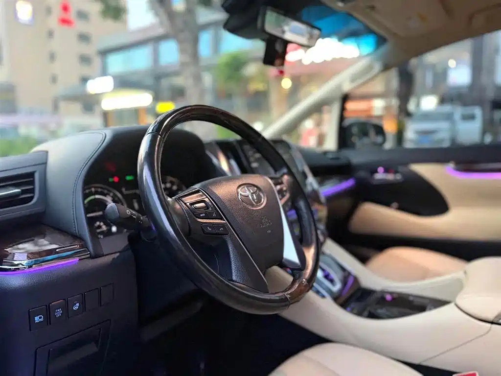 Toyota Alphard 2021 Hybrid 2.5L Luxury фото 11
