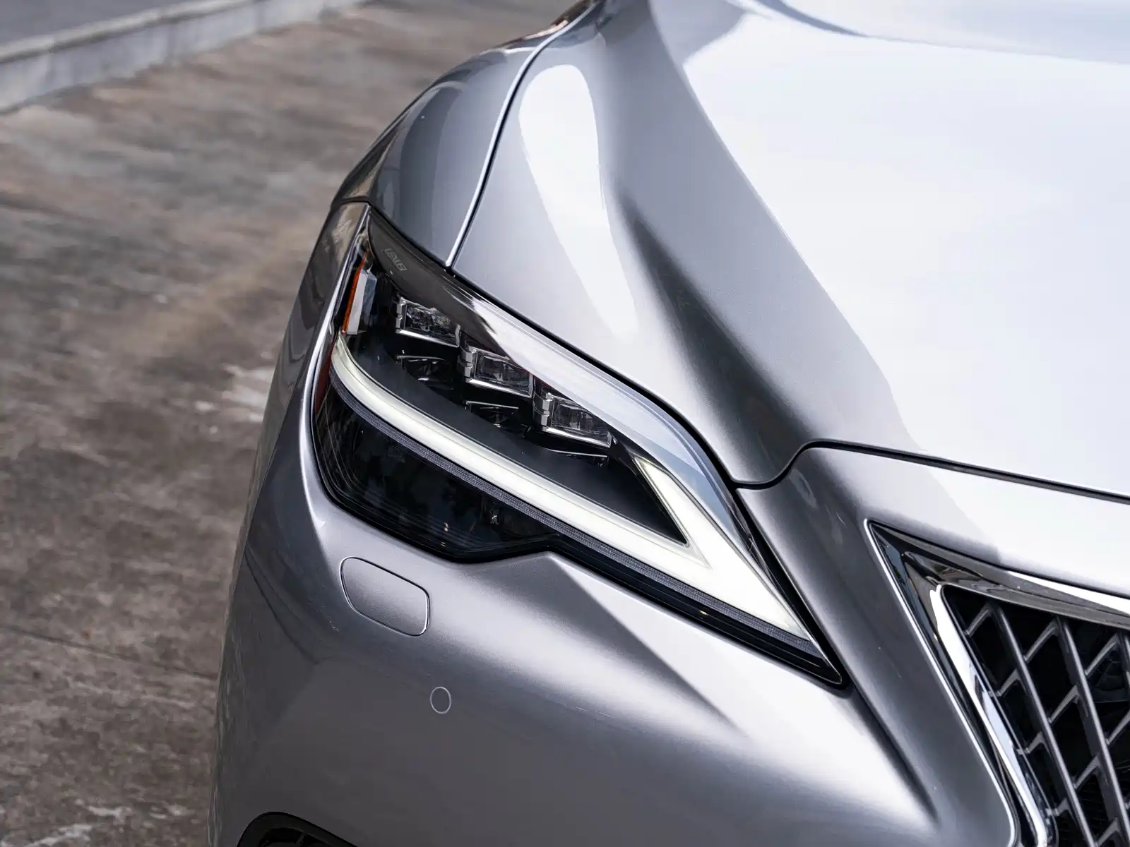 Фото 6 - Lexus LS