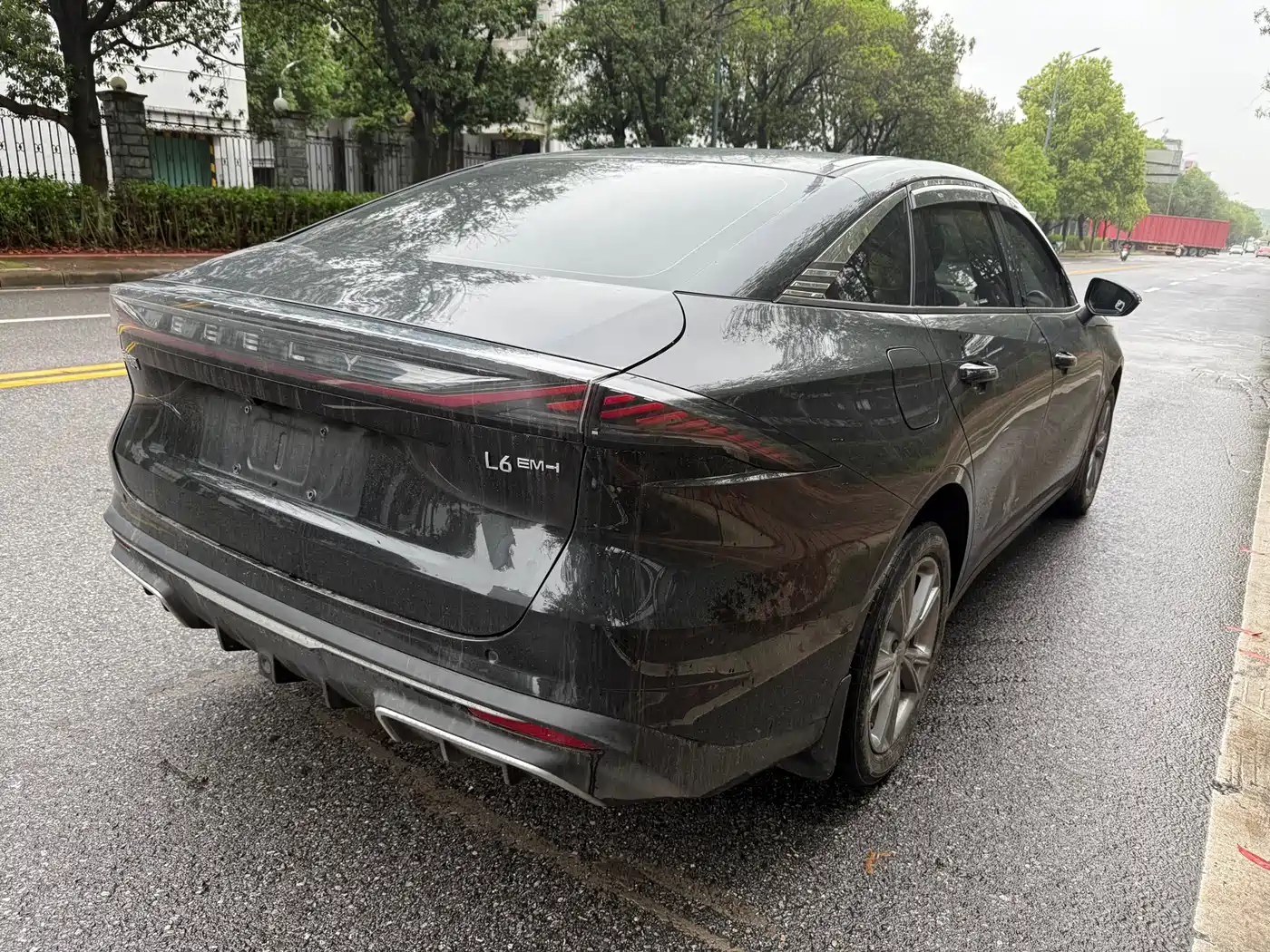 Geely Galaxy Galaxy L6 2025 EM-i 60km Explorer Edition фото 7