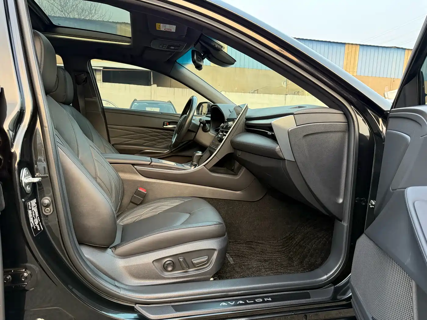 Toyota Avalon 2019 Hybrid 2.5L Limited Flagship Edition China VI фото 11