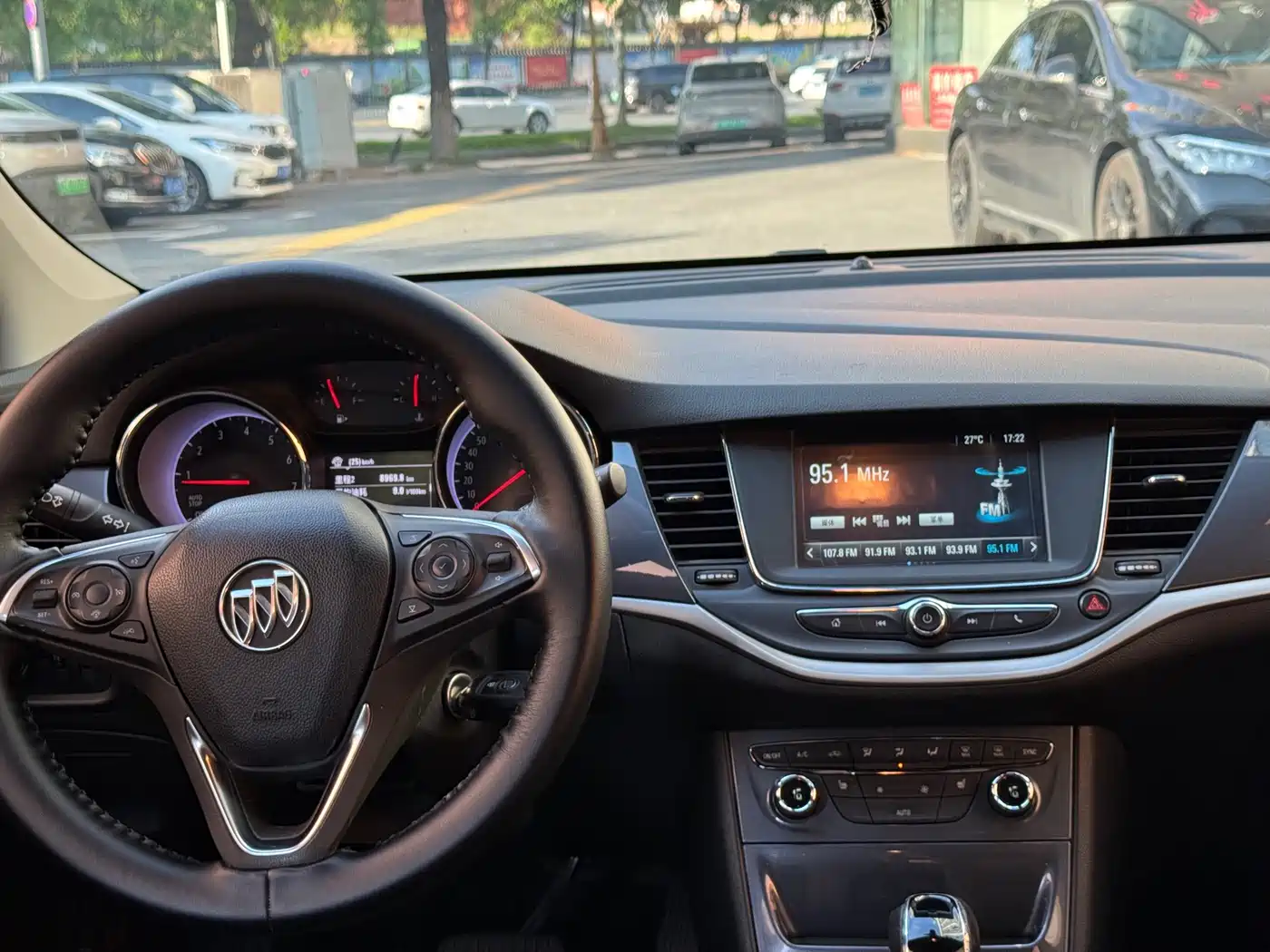 صورة 5 - Buick Verano