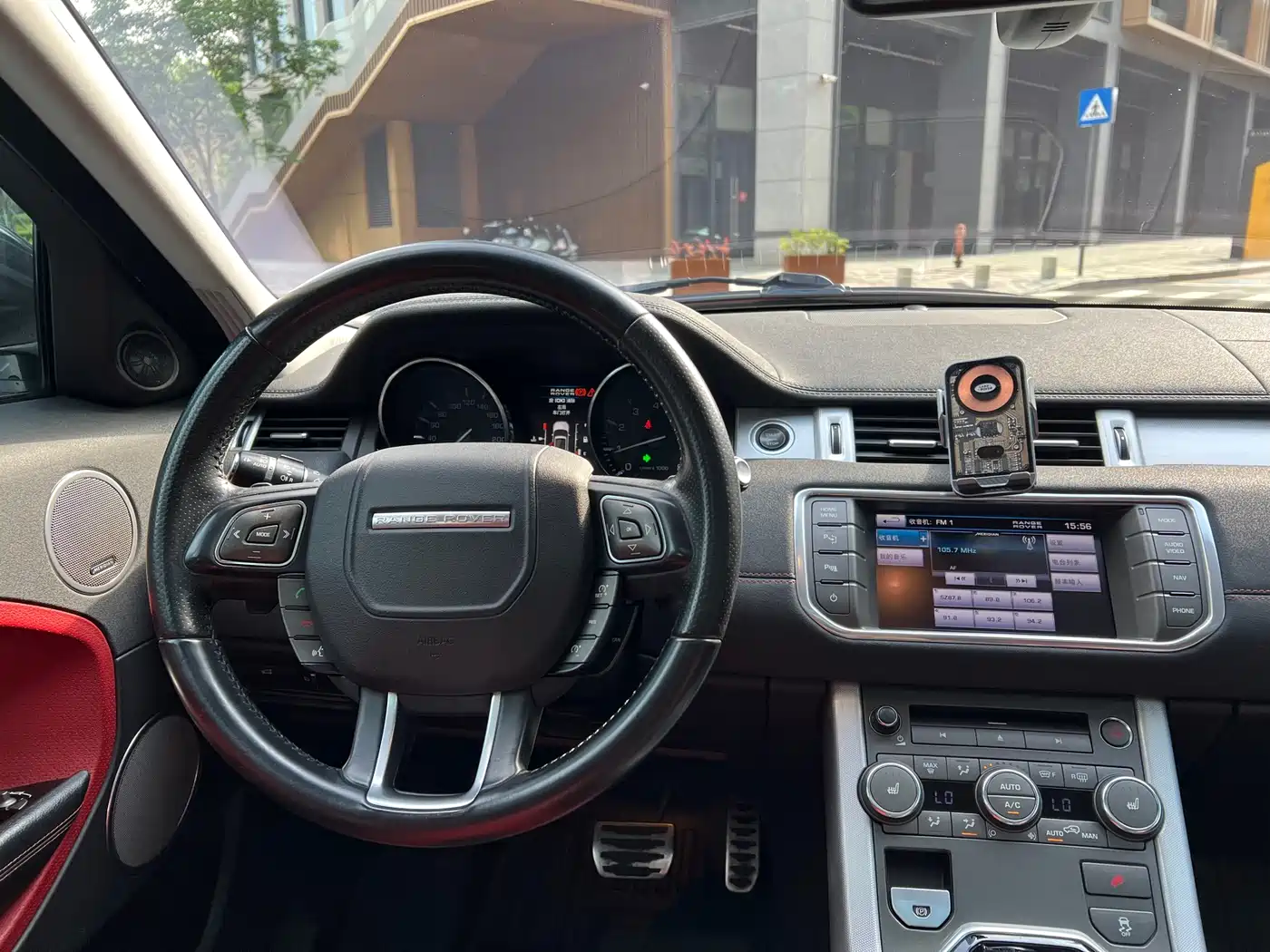 Land Rover Range Rover Evoque (Import) 2013 2.0T 5-Door Spark Limited Edition фото 13
