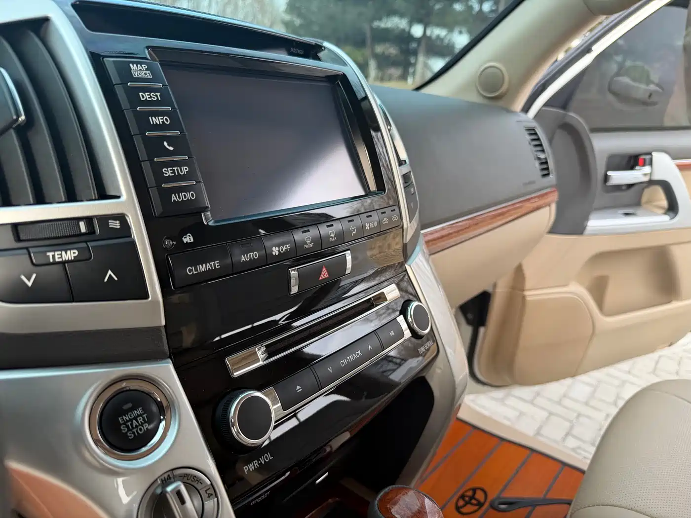 Toyota Land Cruiser 2012 4.6L Automatic VX-R фото 19