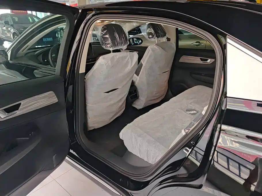 Hongqi E-QM5 2026 2025 Model 500km Travel Edition