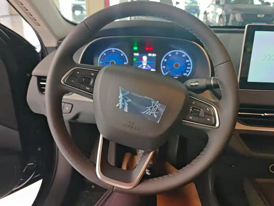 Hongqi E-QM5 2026 2025 Model 500km Travel Edition