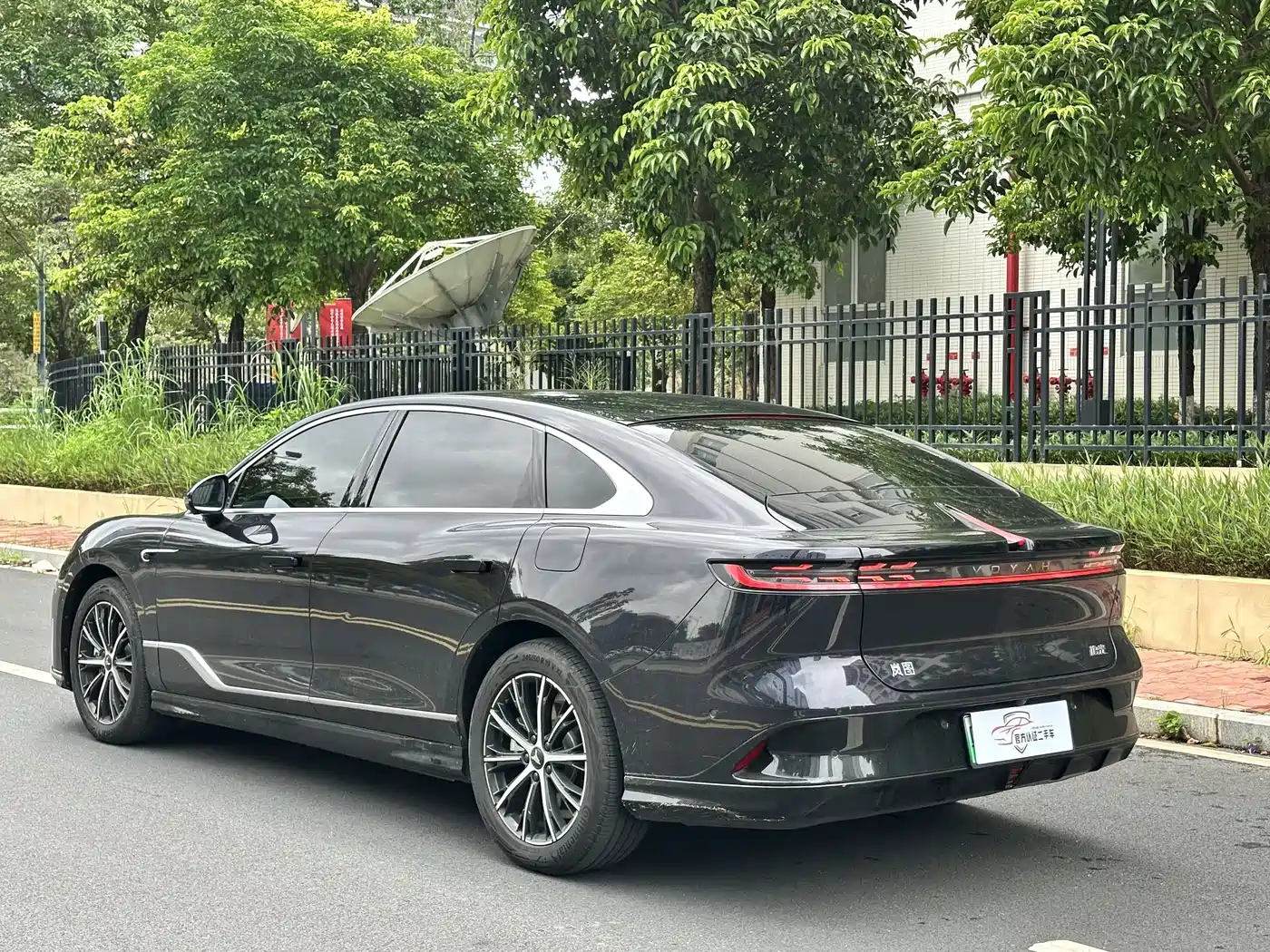 Voyah Auto VOYAH Zhuiguang 2025 2024 PHEV AWD Ultra-long Range Executive Edition